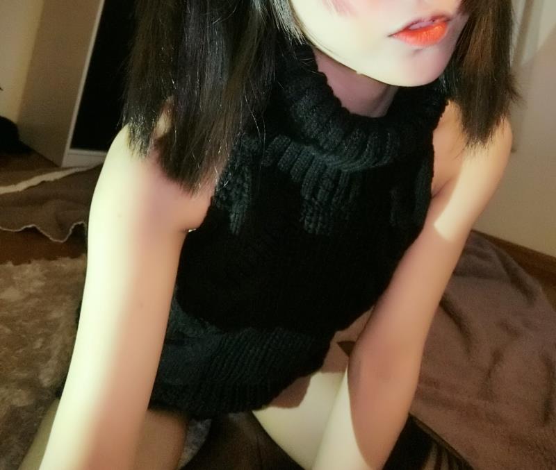 微博露脸福利姬@我是一只啾 VIP图包之毛衣黑丝无修正原版[41P+3V/144M]