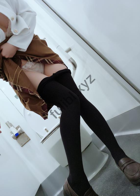 PR社两位女神的高铁换装露出游戏 谁的更好看一些呢[33P+8V/518M]