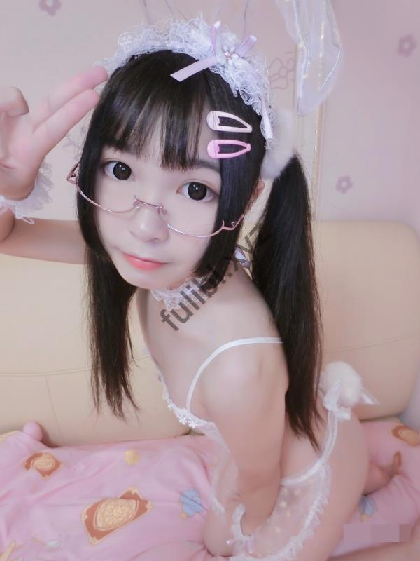 露脸小萝莉@工口小妖精会员视图19套合集[952P+10V/1.74G]