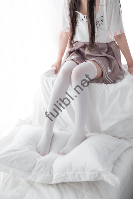 喵写真 R15系列黑丝+白丝 2套无修正合集[118P+1V/503M]