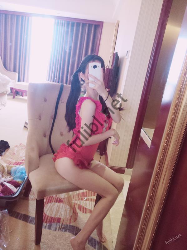 福利姬@你的喵喵呀i -  红色泳衣[78P/290M]