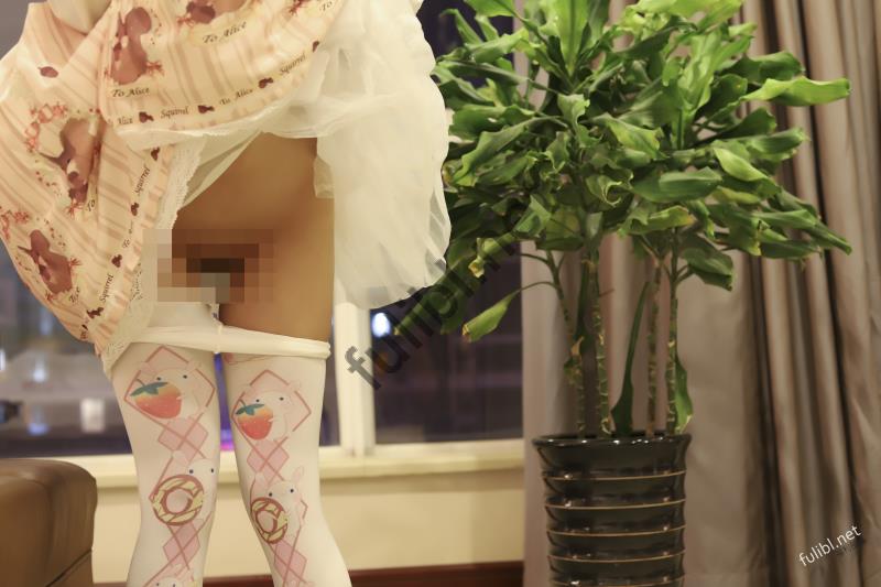 福利姬@洛美 - 窗前的洛丽塔[45P+5V/587M]