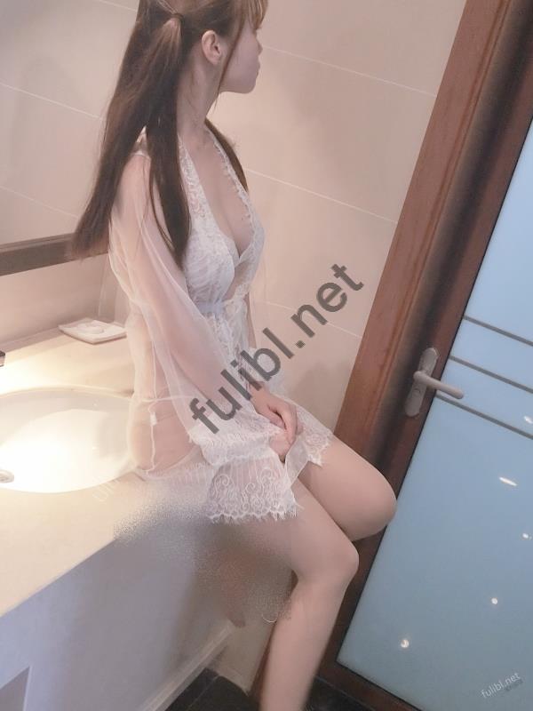 H工口小学生赛高 - 五一特刊：白色镂空蕾丝透视御姐装[77P+2V/138M]