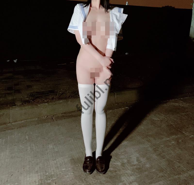 推特高人气萝莉@青木小荷 尺度私拍视图合集[77P+30V/169M]