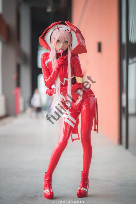 高质量coser@五更百鬼 21套写真无修正合集 [441P/3.37G]