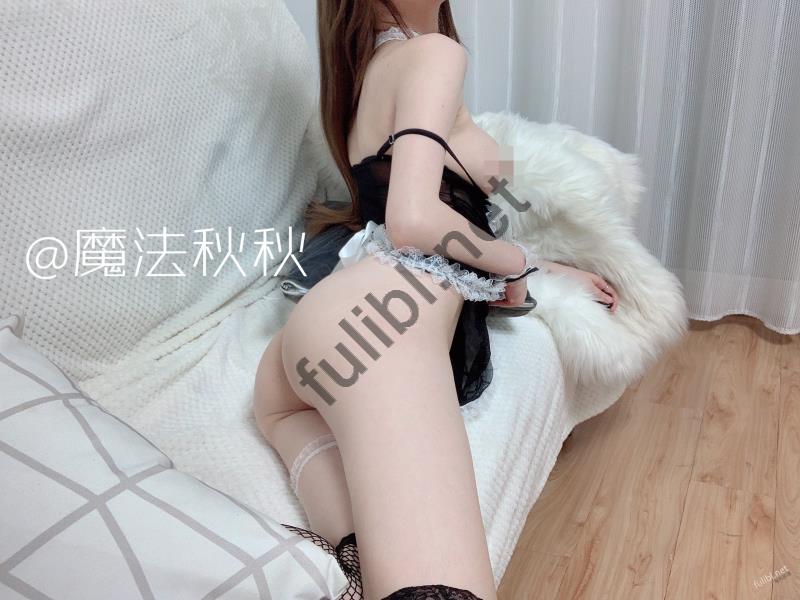 白虎福利姬@魔法秋秋（快点亲亲我吖） - 网袜女仆娘[20P+1V/720M]