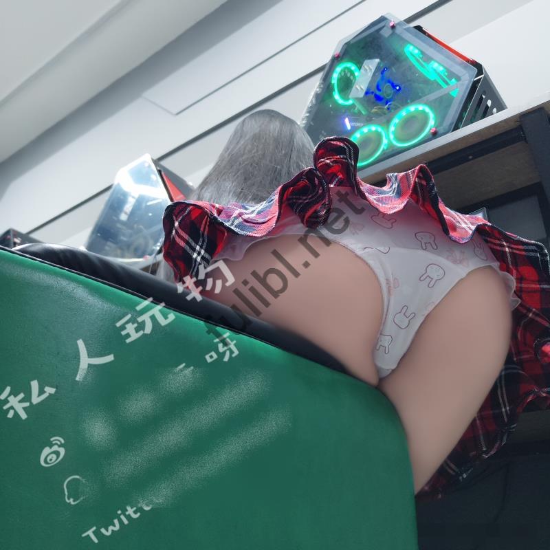 白虎福利姬@私人玩物 - JK裙网吧露出[47P+4V/1.06G]