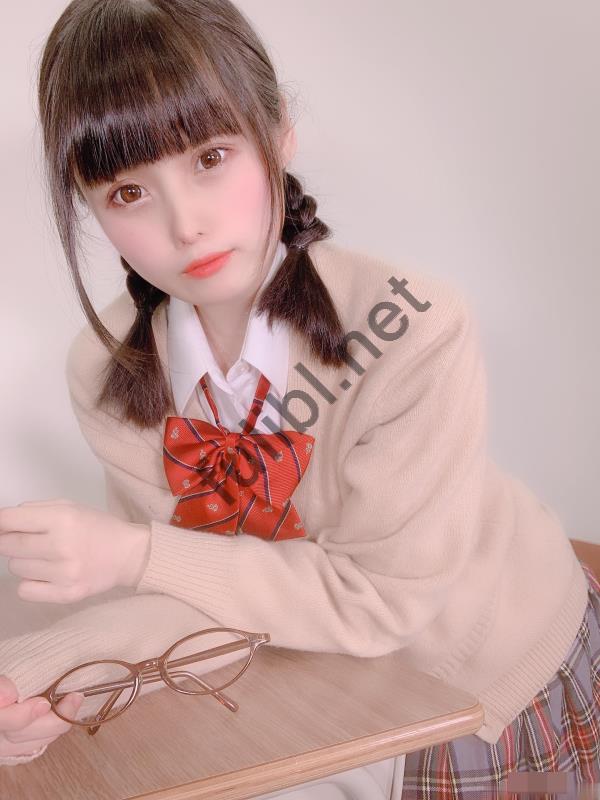 可爱清纯的怀孕JK少女[120P+4V/735M]