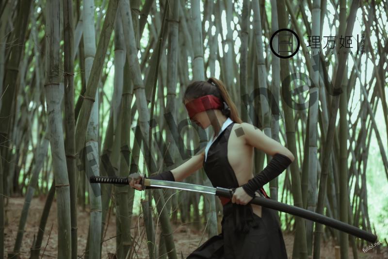 露出系福利姬@理万姬 - 无惨！女武士竹林露出×放尿解禁[31P/148M]